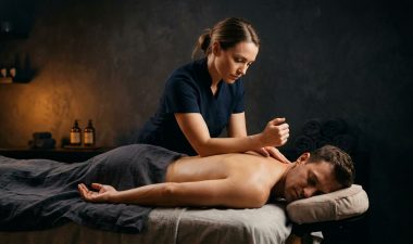 Deep Tissue Massage: Benefits, Risks, and What to Expect